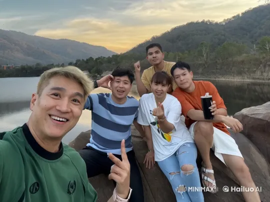 Friends Display Kung Fu Skills in Scenic Mountain Sunset – AI Generated Video | Hailuo AI