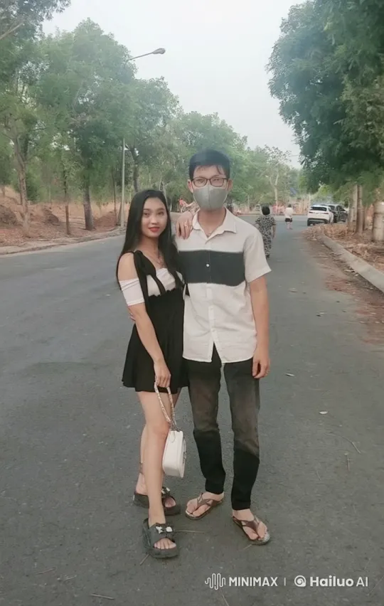 Couple Shares Affectionate Moments on Quiet Road – AI Generated Video | Hailuo AI