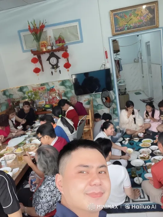Dinner Turned Into Chaotic Brawl with Dynamic Moves – AI Generated Video | Hailuo AI