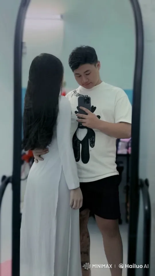 Kungfu Practitioner Shows Mastery in Mirror Display – AI Generated Video | Hailuo AI