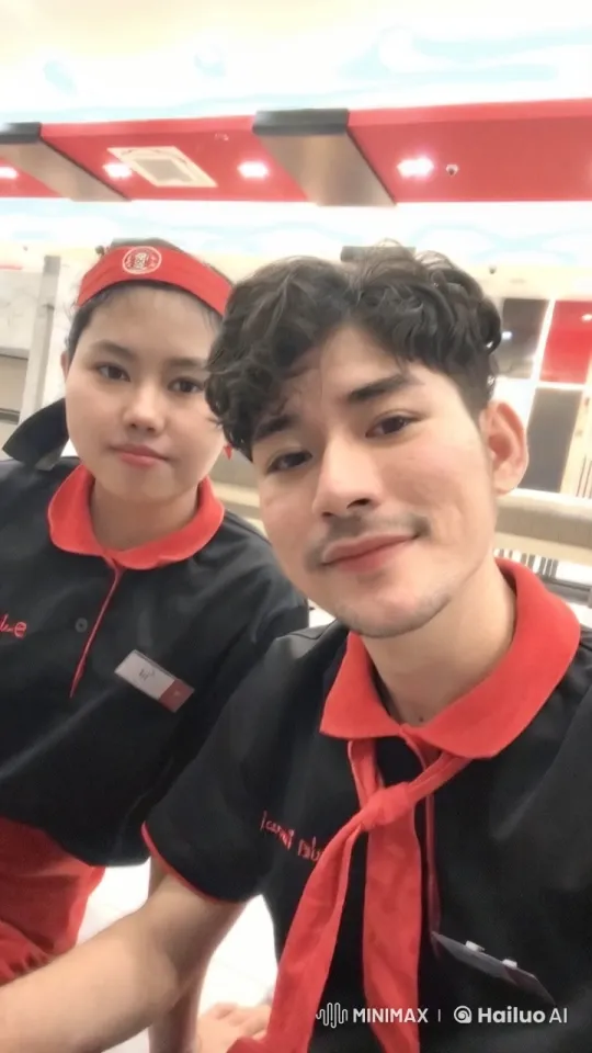 Workers Engage in Playful Mock Fight at Fast-Food Restaurant – AI Generated Video | Hailuo AI