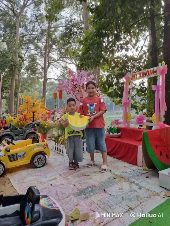 Children Playfully Fighting with Watermelon Slice – AI Generated Video | Hailuo AI