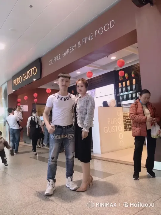 Kungfu Battle in Front of Café with Casual Bystanders – AI Generated Video | Hailuo AI