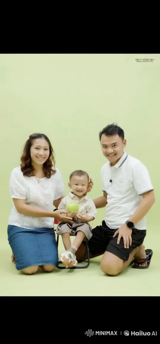 Family's Martial Arts Performance in Studio – AI Generated Video | Hailuo AI