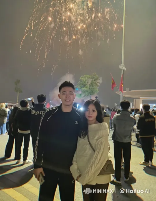 Spontaneous Kung Fu Display at Nighttime Fireworks Celebration – AI Generated Video | Hailuo AI