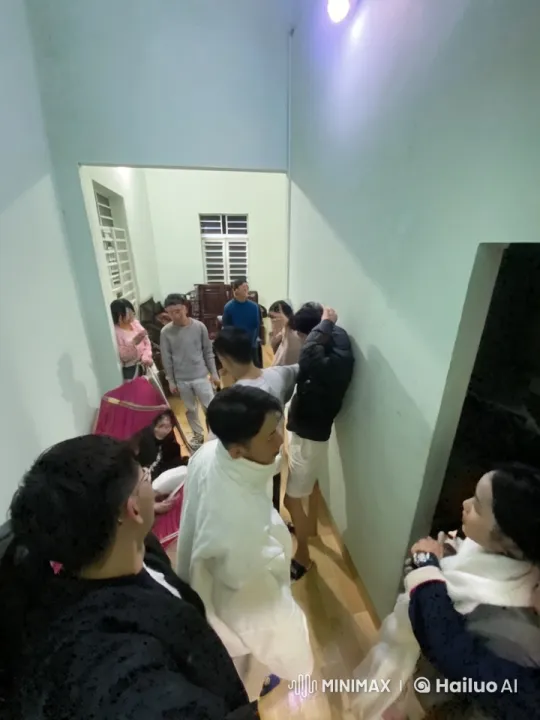 Chaotic Hallway Altercation Captured on Camera – AI Generated Video | Hailuo AI