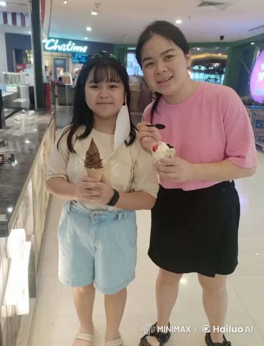 Mall Martial Arts Display: Ice Cream to Fighting Duo – AI Generated Video | Hailuo AI
