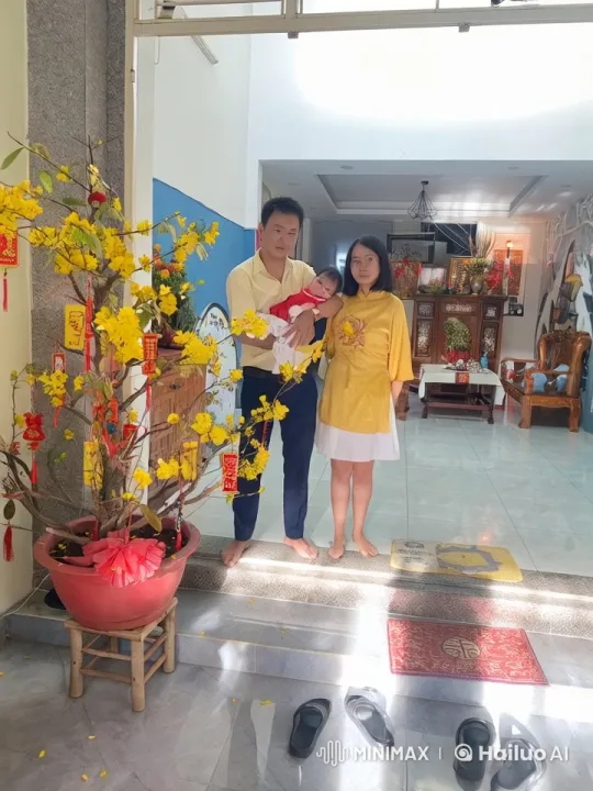 Family Demonstrates Synchronized Kungfu in Festive Home Entrance – AI Generated Video | Hailuo AI