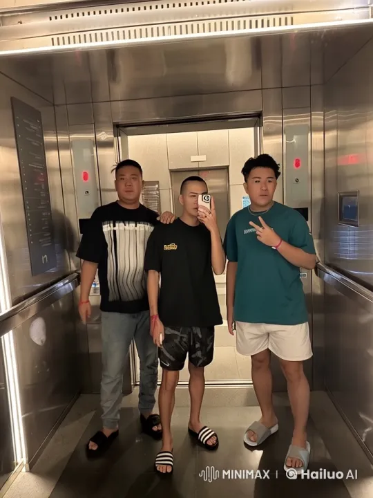 Friends Practice Kung Fu in Elevator – AI Generated Video | Hailuo AI