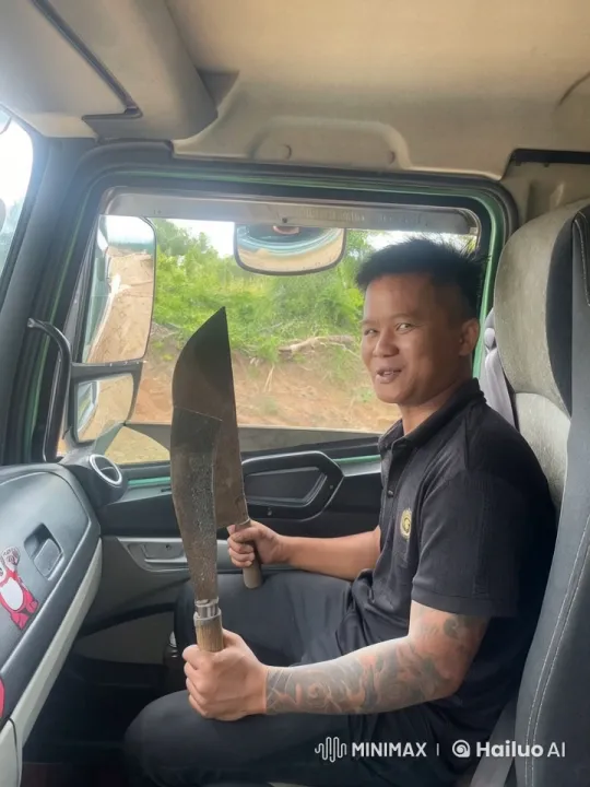 Tattooed Man Performs Kung Fu with Machetes – AI Generated Video | Hailuo AI