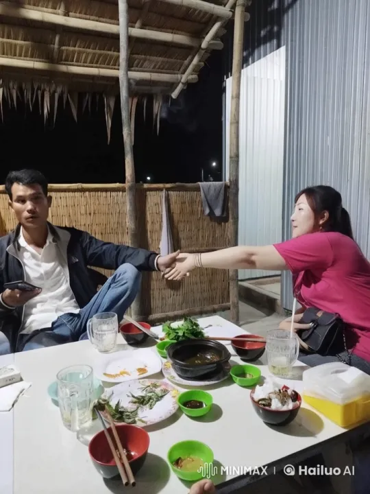 Outdoor Dining Kungfu Battle in Clear Night – AI Generated Video | Hailuo AI