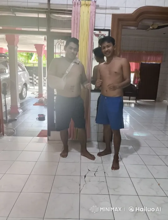 Martial Arts Training Session in Living Room – AI Generated Video | Hailuo AI