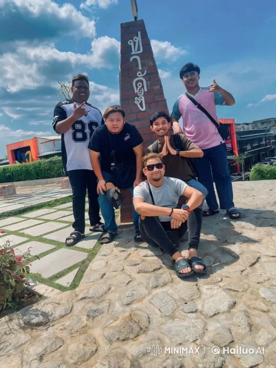 Five Friends Display Kung Fu Skills with Enthusiasm – AI Generated Video | Hailuo AI