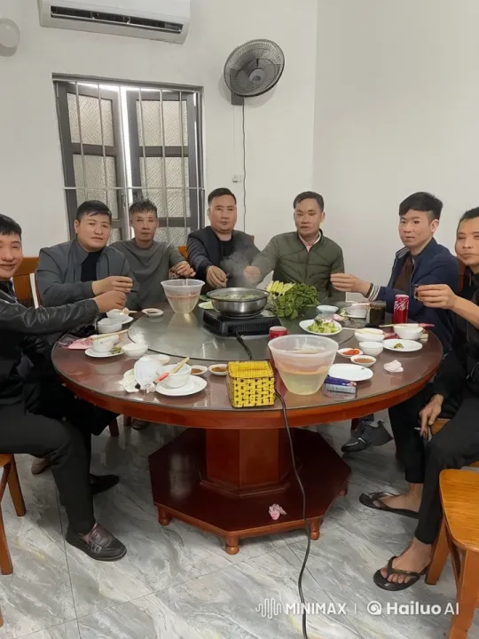 Dining Table Brawl: Dynamic Kung Fu Fight Scene – AI Generated Video | Hailuo AI