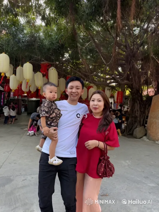 Family Quarrel Turns Violent Under Lantern-Lit Tree – AI Generated Video | Hailuo AI