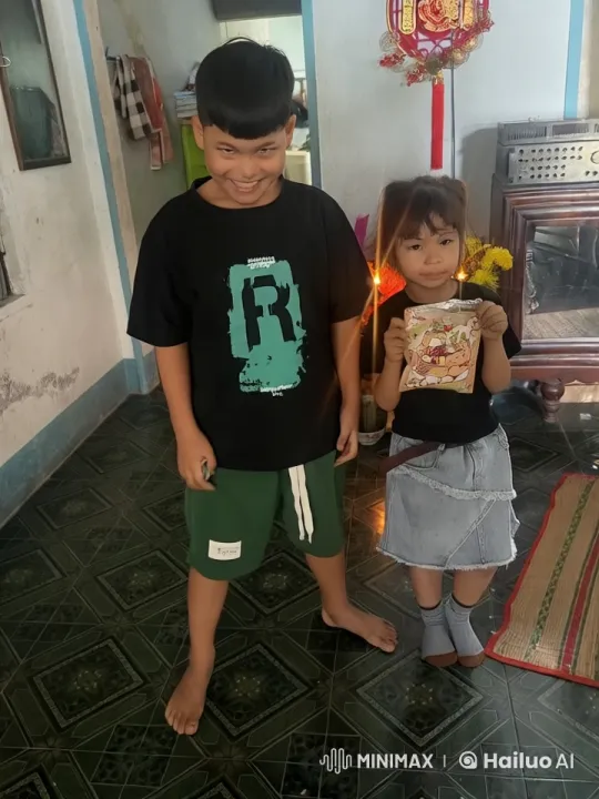 Children Practicing Kung Fu in Traditional Living Room – AI Generated Video | Hailuo AI