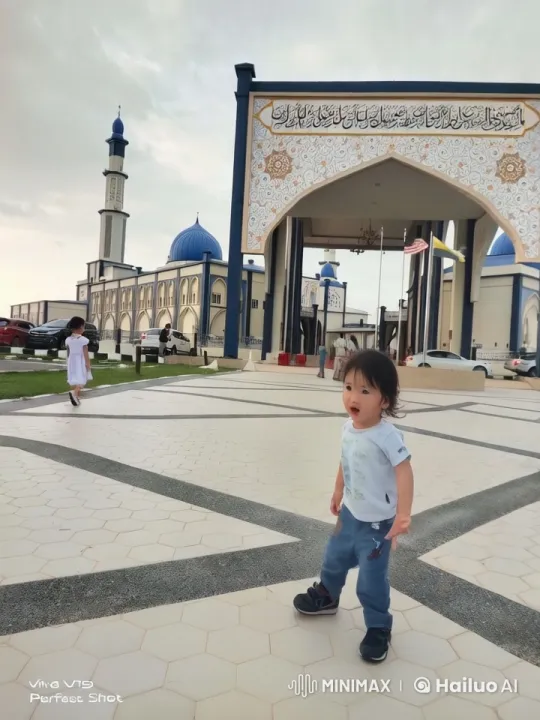 Child Joyfully Jumps in Front of Malaysian Mosque – AI Generated Video | Hailuo AI