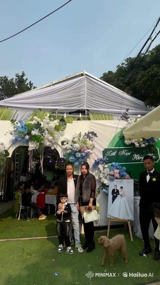 Family Playfully Engages in Wedding Celebration – AI Generated Video | Hailuo AI