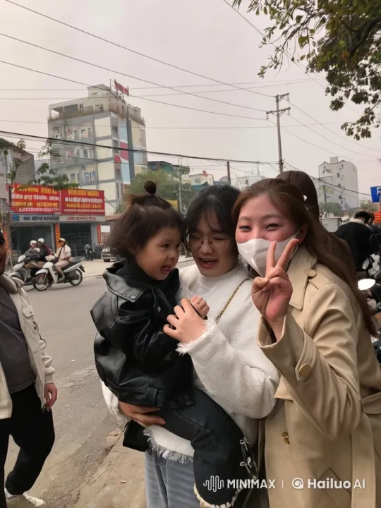 High-Energy Martial Arts Fight in Bustling Street Scene – AI Generated Video | Hailuo AI