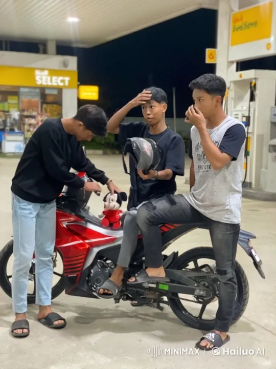 Nighttime Motorcycle Fight: Dynamic Kung Fu Showdown – AI Generated Video | Hailuo AI