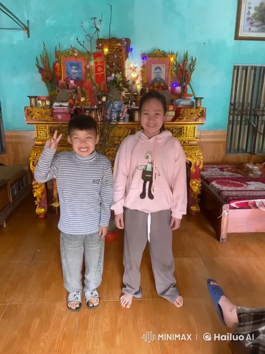 Children Perform Playful Martial Arts in Ornate Room – AI Generated Video | Hailuo AI