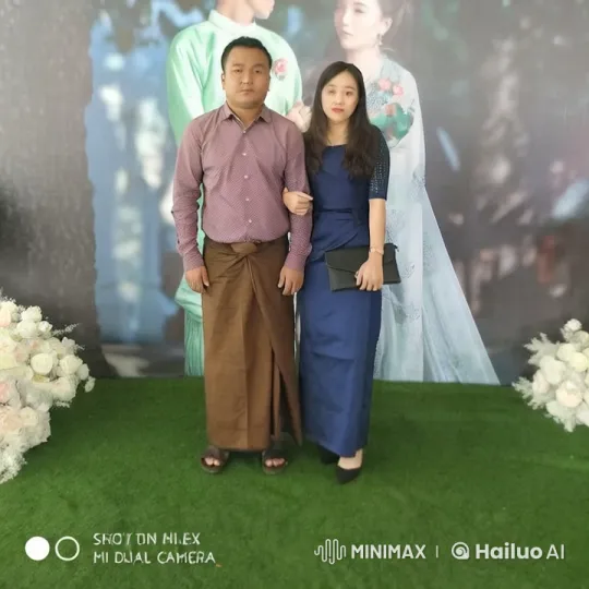 Traditional Attire Kung Fu Fight on Green Carpet – AI Generated Video | Hailuo AI