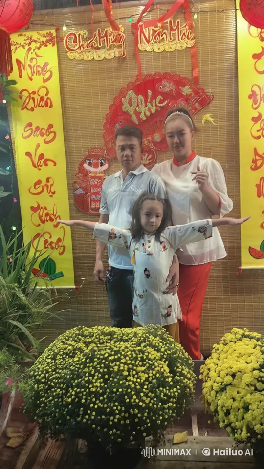 Family Celebrates with Martial Arts Display – AI Generated Video | Hailuo AI