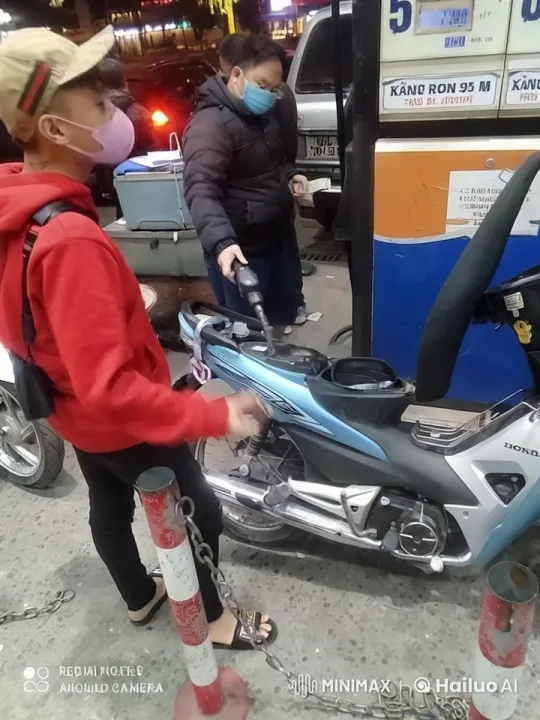 Busy Gas Station Evening Refueling Scene – AI Generated Video | Hailuo AI