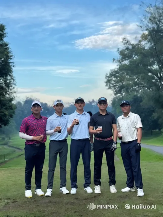 Colorful Golfers Showcase Kungfu Skills – AI Generated Video | Hailuo AI