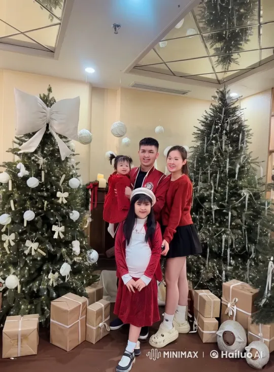 Family Performs Kungfu in Festive Christmas Setting – AI Generated Video | Hailuo AI