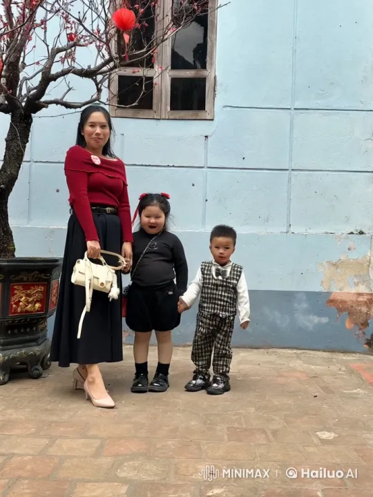 Family Practices Kung Fu in Traditional Setting – AI Generated Video | Hailuo AI