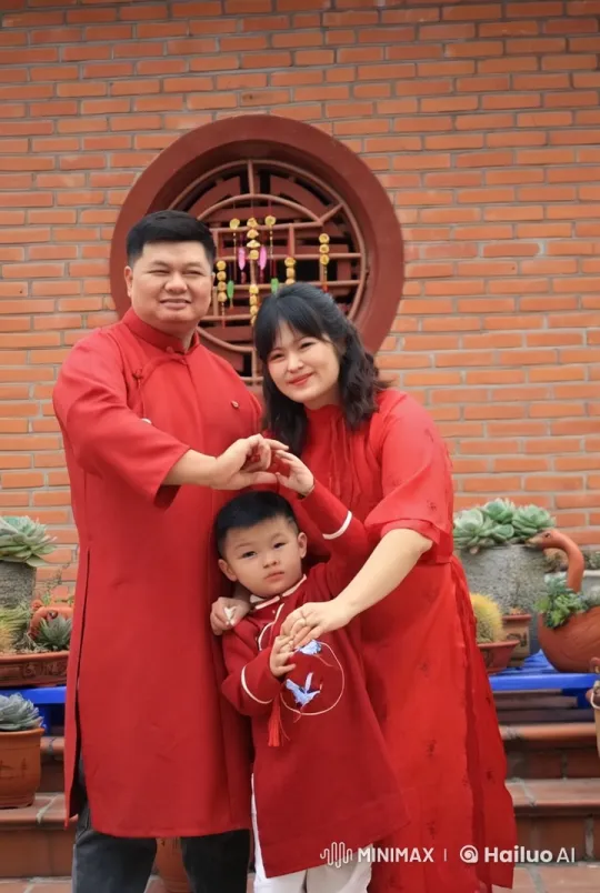 Family Demonstrates Energetic Kung Fu in Traditional Red Costumes – AI Generated Video | Hailuo AI