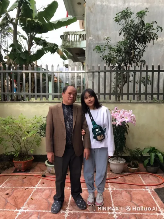 Elderly Man and Young Girl Spar Gracefully in Courtyard – AI Generated Video | Hailuo AI