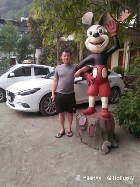 Man and Mickey Statue Engage in Physical Fight – AI Generated Video | Hailuo AI
