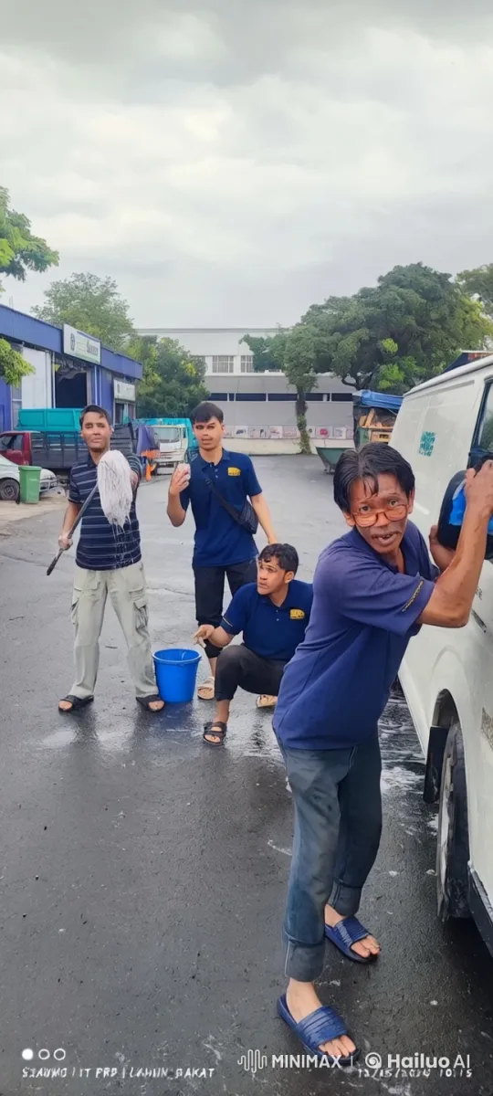 Men's Energetic Playful Activities in Outdoor Setting – AI Generated Video | Hailuo AI