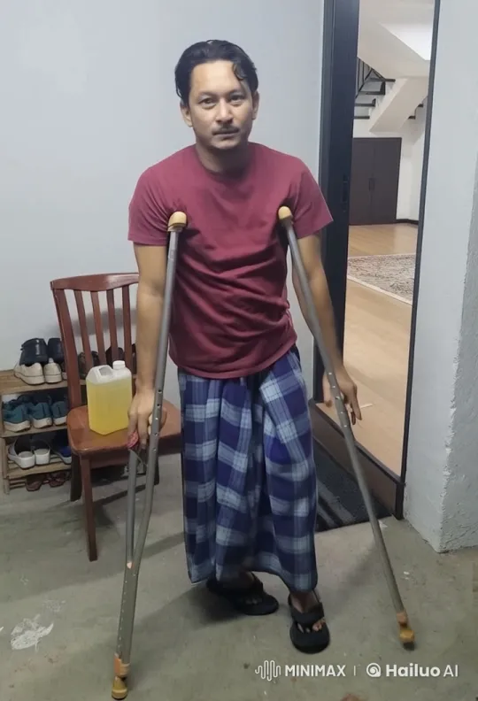 Determined Man Discards Crutches, Engages in Kung Fu Mastery – AI Generated Video | Hailuo AI