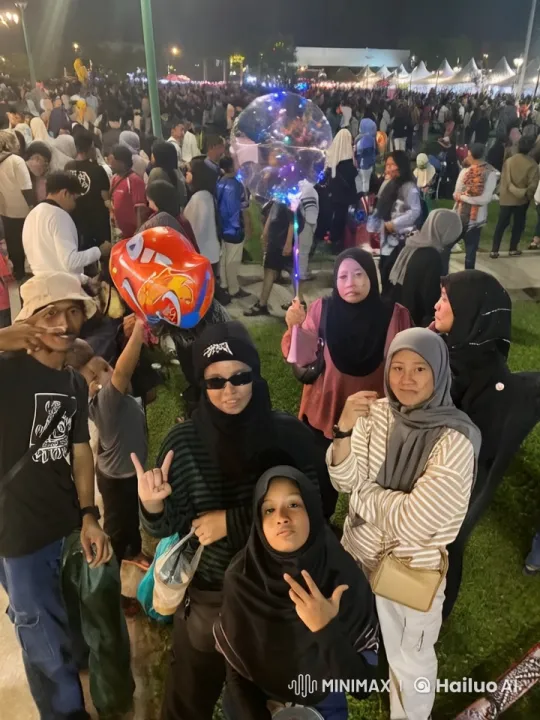 Night Festival: Group Performs Impressive Kung Fu – AI Generated Video | Hailuo AI