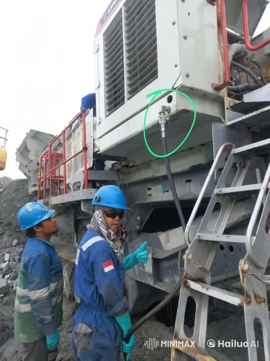Construction Workers' Physical Altercation at Job Site – AI Generated Video | Hailuo AI