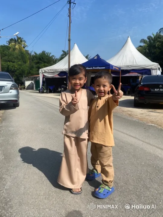Children Perform Kungfu in Traditional Attire on Roadside – AI Generated Video | Hailuo AI