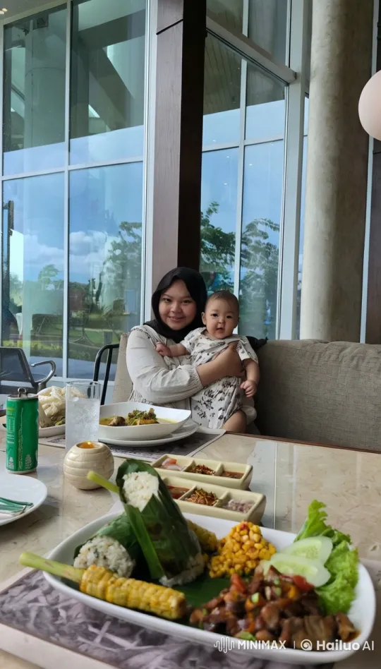 Mother and Baby Enjoy Playful Kungfu Meal in Cozy Restaurant – AI Generated Video | Hailuo AI