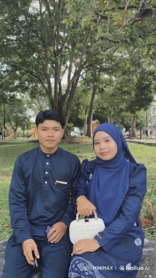 Traditional Attire Kung Fu Fight in Tranquil Park – AI Generated Video | Hailuo AI