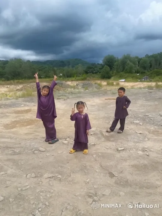 Children Perform Imaginative Kung Fu in Lush Setting – AI Generated Video | Hailuo AI