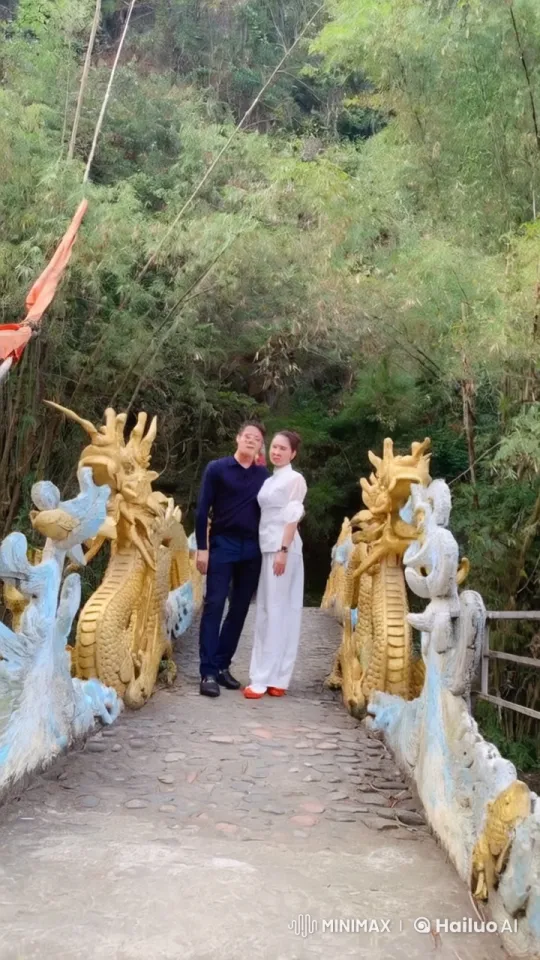 Dynamic Martial Arts Fight on a Lush Stone Bridge – AI Generated Video | Hailuo AI