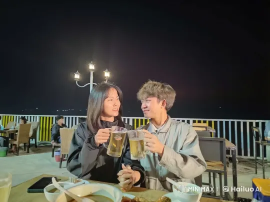 Outdoor Restaurant Argument Captured on Video – AI Generated Video | Hailuo AI