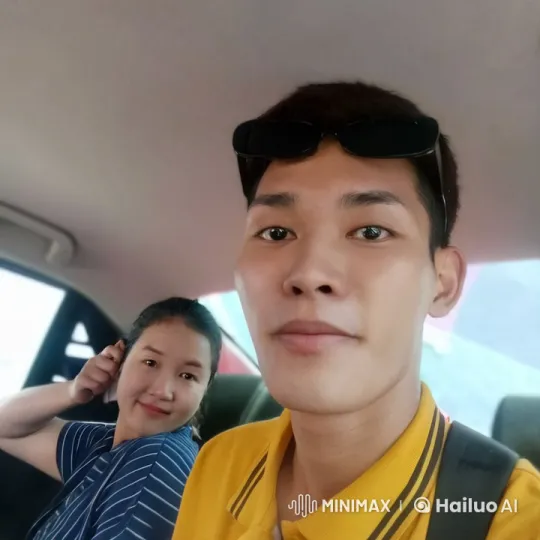 Kung Fu Fight Breaks Out in Confined Car Space – AI Generated Video | Hailuo AI
