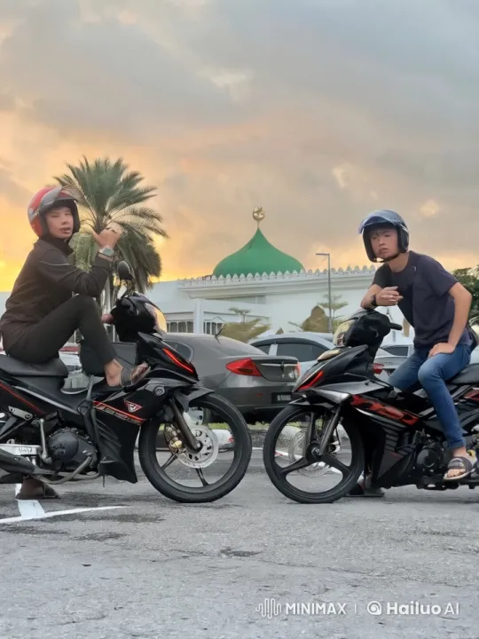 Motorcyclists Engage in Skilled Kung Fu Duel in Parking Lot – AI Generated Video | Hailuo AI