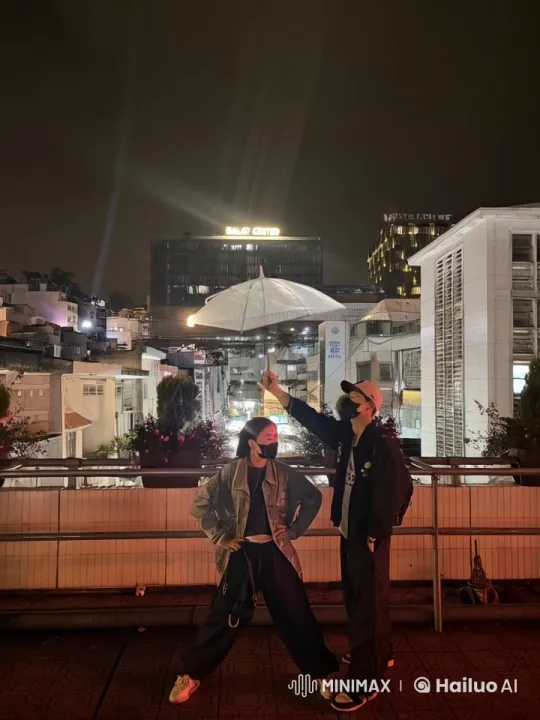 Nighttime Rooftop Kungfu Display in Cityscape – AI Generated Video | Hailuo AI
