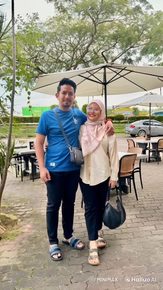 Couple Practices Kung Fu in Peaceful Café Setting – AI Generated Video | Hailuo AI
