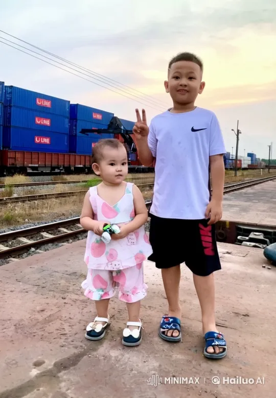 Children Practice Kung Fu on Train Platform – AI Generated Video | Hailuo AI