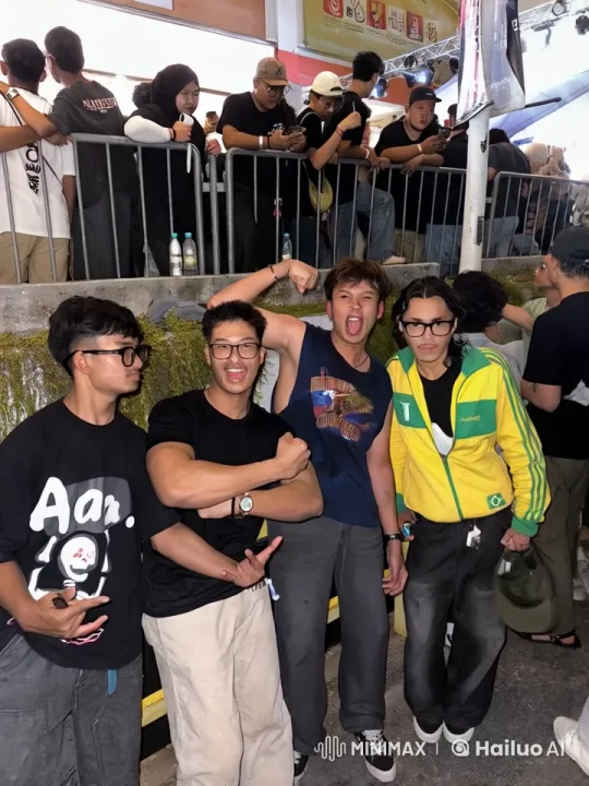 Friends Showcase Dramatic Kungfu Skills in Action-Packed Crowd – AI Generated Video | Hailuo AI